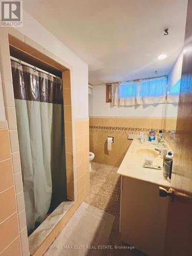213 Beechy Drive, Richmond Hill, ON - Indoor Photo Showing Bathroom