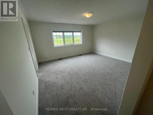 130 Connell Drive, Georgina, ON - Indoor Photo Showing Other Room