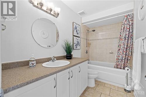 5 Berkshire Way, Ottawa, ON - Indoor Photo Showing Bathroom