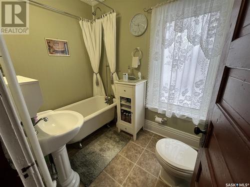 350 5Th Street, Craik, SK - Indoor Photo Showing Bathroom