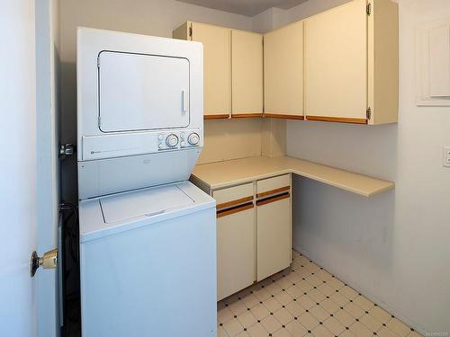 203-1440 Beach Dr, Oak Bay, BC - Indoor Photo Showing Laundry Room