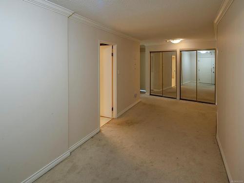 203-1440 Beach Dr, Oak Bay, BC - Indoor Photo Showing Other Room