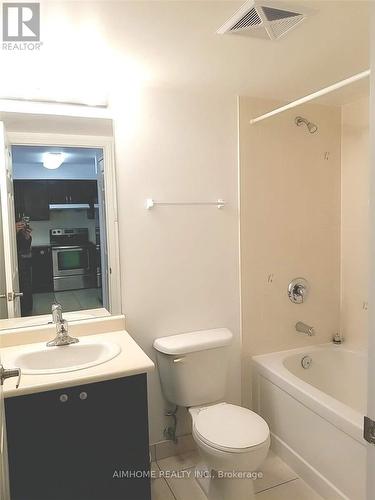 811 - 35 Hollywood Avenue, Toronto, ON - Indoor Photo Showing Bathroom