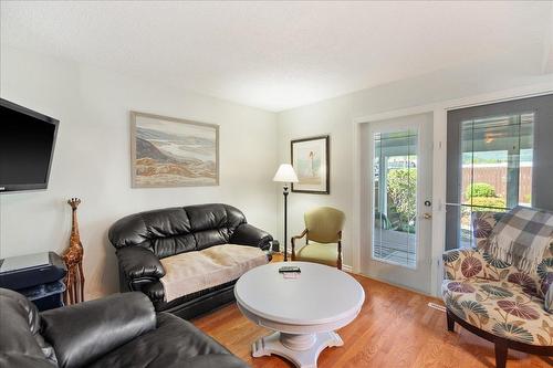 3312 Laurel Crescent, Trail, BC - Indoor Photo Showing Living Room