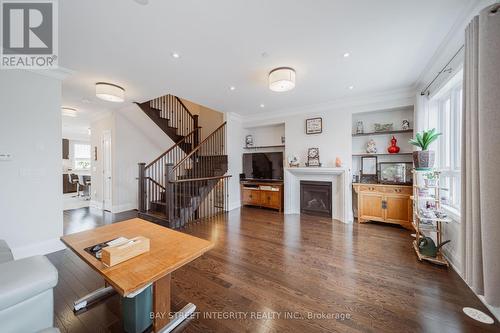 4026 Highway 7 E, Markham, ON - Indoor Photo Showing Living Room