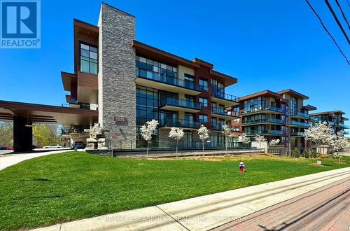 261 - 1575 Lakeshore Road W, Mississauga, ON - Outdoor
