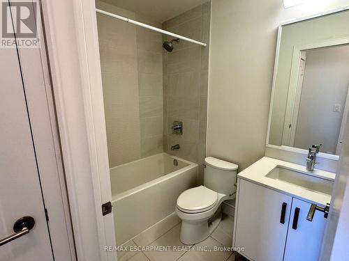 261 - 1575 Lakeshore Road W, Mississauga, ON - Indoor Photo Showing Bathroom