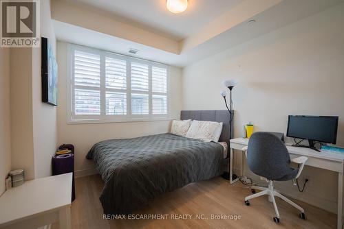 261 - 1575 Lakeshore Road W, Mississauga, ON - Indoor Photo Showing Bedroom