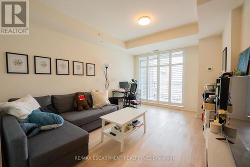 261 - 1575 Lakeshore Road W, Mississauga, ON - Indoor Photo Showing Living Room