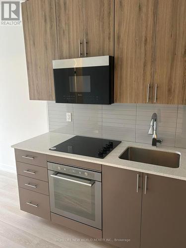 304 - 415 Main Street W, Hamilton, ON - Indoor Photo Showing Kitchen With Upgraded Kitchen