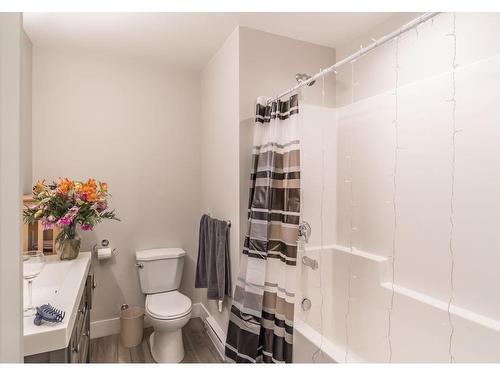 4470 Burma Rd, Nanaimo, BC - Indoor Photo Showing Bathroom