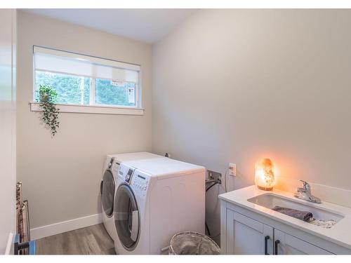 4470 Burma Rd, Nanaimo, BC - Indoor Photo Showing Laundry Room