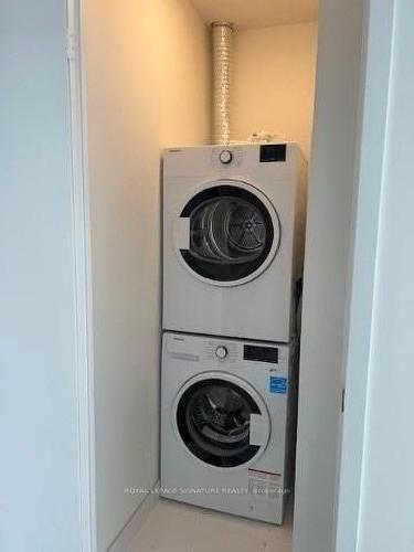 501-20 Edward St, Toronto, ON - Indoor Photo Showing Laundry Room