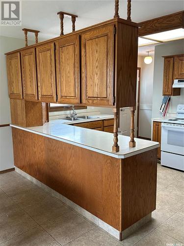 5369 Kings Avenue, Gull Lake, SK - Indoor Photo Showing Kitchen With Double Sink