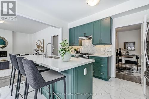 17 Gatherwood Terrace, Caledon, ON - Indoor Photo Showing Kitchen With Upgraded Kitchen