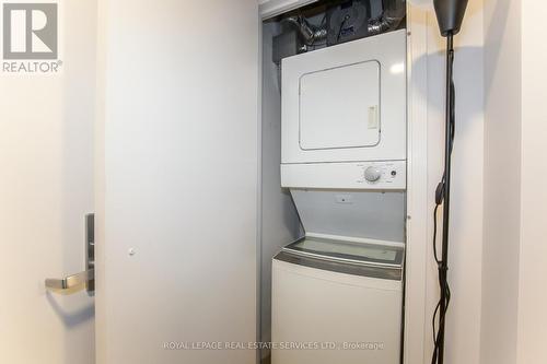 1017 - 105 Champagne Avenue S, Ottawa, ON - Indoor Photo Showing Laundry Room