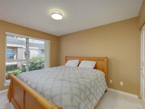 124-75 Songhees Rd, Victoria, BC - Indoor Photo Showing Bedroom