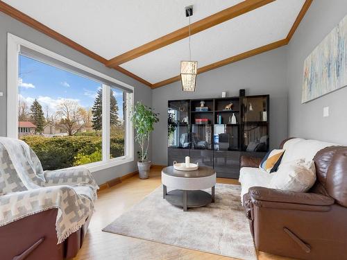 Salon - 5340 Rue Maurice, Longueuil (Saint-Hubert), QC - Indoor Photo Showing Living Room