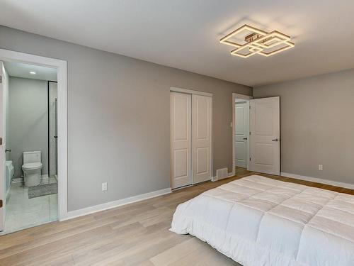 Master bedroom - 49 Rue Desbarats, Kirkland, QC - Indoor Photo Showing Bedroom