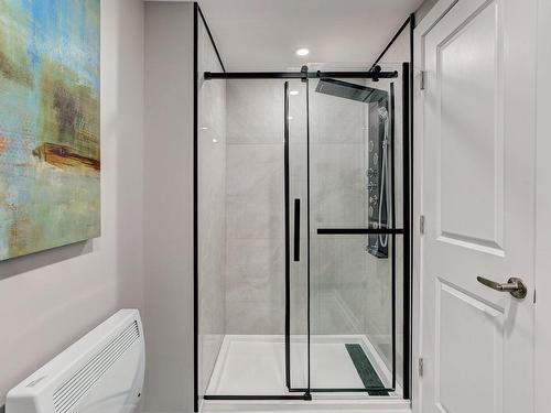 Bathroom - 49 Rue Desbarats, Kirkland, QC - Indoor Photo Showing Bathroom