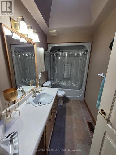223 Bayberry Crescent, Lakeshore, ON - Indoor Photo Showing Bathroom