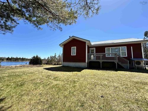 40 Ferry Road, Moser River, NS 