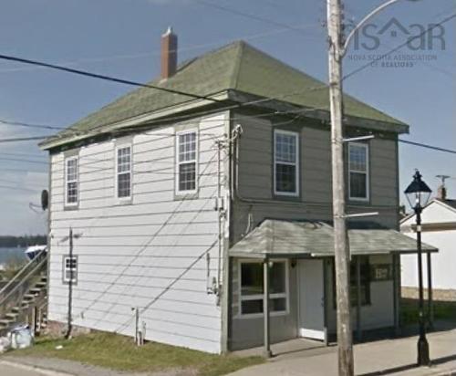 194-196 Main Street, Yarmouth, NS 