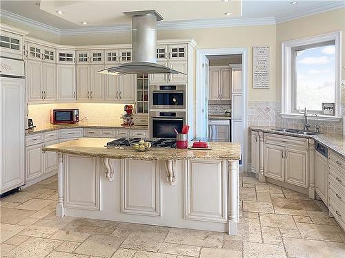16282 27 Side Rd, Halton Hills, ON - Indoor Photo Showing Kitchen With Double Sink