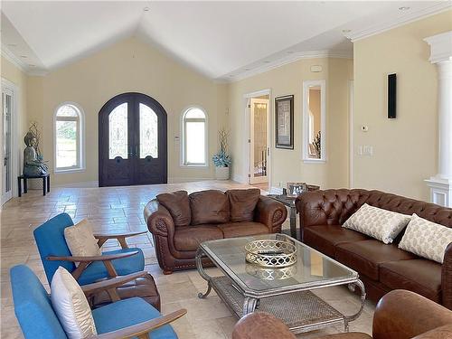 16282 27 Side Rd, Halton Hills, ON - Indoor Photo Showing Living Room