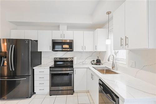 20 Barley Lane, Ancaster, ON - Indoor Photo Showing Kitchen With Stainless Steel Kitchen With Upgraded Kitchen