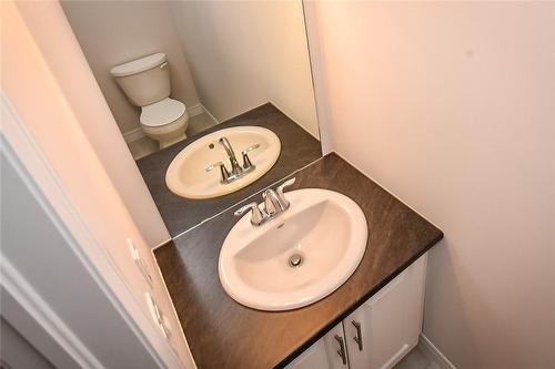 23 Barley Lane, Ancaster, ON - Indoor Photo Showing Bathroom