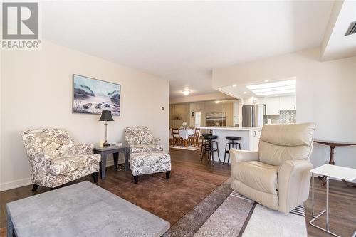 5125 Riverside East Unit# 203, Windsor, ON - Indoor Photo Showing Living Room