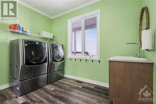 1351 County Rd 7 Road, Morewood, ON - Indoor Photo Showing Laundry Room