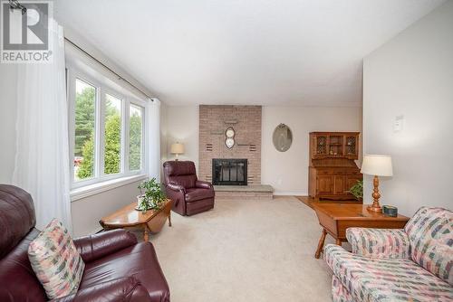 86 Pinewood Place, Laurentian Hills, ON - Indoor Photo Showing Living Room With Fireplace