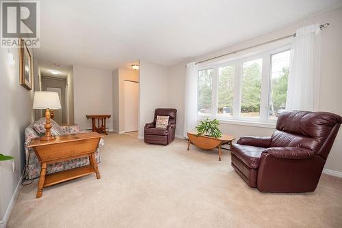 86 Pinewood Place, Deep River, ON - Indoor Photo Showing Living Room