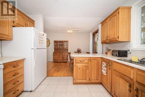 86 Pinewood Place, Laurentian Hills, ON - Indoor Photo Showing Kitchen