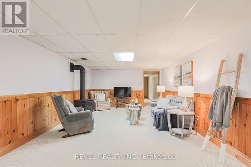 140 Louisa Street, Kawartha Lakes, ON - Indoor Photo Showing Bedroom