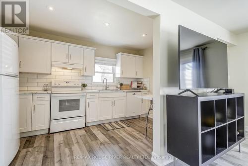 5385 Twidale Avenue, Niagara Falls, ON - Indoor Photo Showing Kitchen