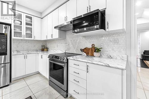 20 Westfield Crescent, Hamilton, ON - Indoor Photo Showing Kitchen With Stainless Steel Kitchen With Upgraded Kitchen