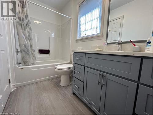 Updated 4-Pc 2nd Floor Bath - 110 Cottage Lane, Georgian Bluffs, ON - Indoor Photo Showing Bathroom