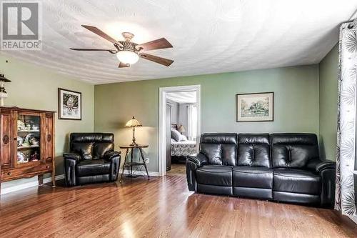 63 Country Lane, Chelmsford, ON - Indoor Photo Showing Living Room