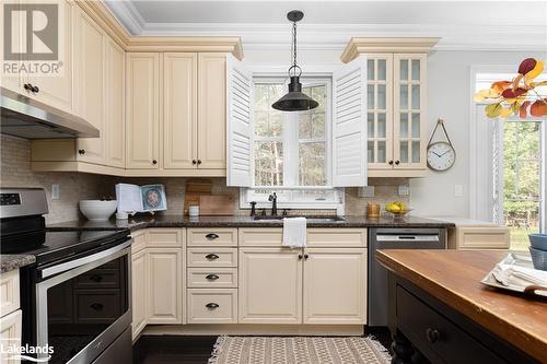 67 Clearbrook Trail, Bracebridge, ON - Indoor Photo Showing Kitchen