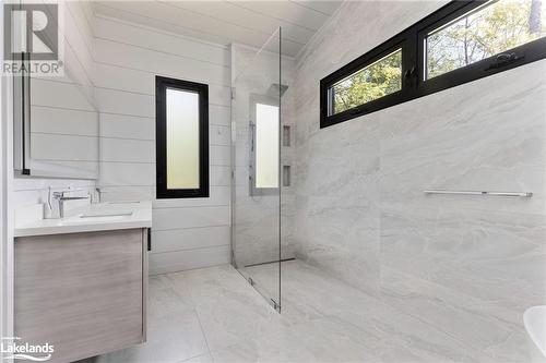 320 Stanley House Road, Seguin, ON - Indoor Photo Showing Bathroom