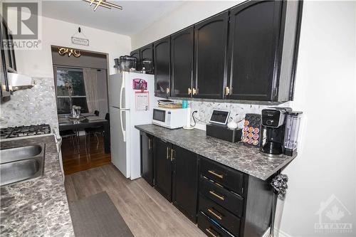 1124 Alenmede Crescent, Ottawa, ON - Indoor Photo Showing Kitchen With Double Sink