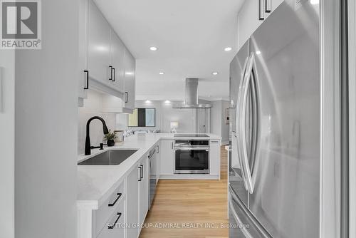 313 - 7 Townsgate Drive, Vaughan, ON - Indoor Photo Showing Kitchen With Upgraded Kitchen