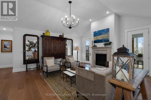 86 Church Street, Penetanguishene, ON - Indoor Photo Showing Living Room With Fireplace