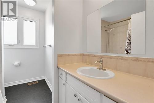 835 Kedrosky Drive, Renfrew, ON - Indoor Photo Showing Bathroom