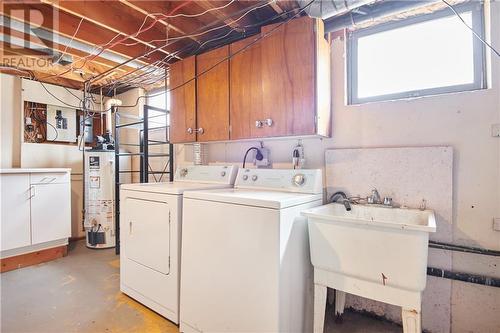 835 Kedrosky Drive, Renfrew, ON - Indoor Photo Showing Laundry Room