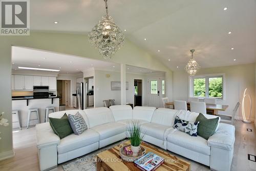 1 Oliver Crescent, Collingwood, ON - Indoor Photo Showing Living Room