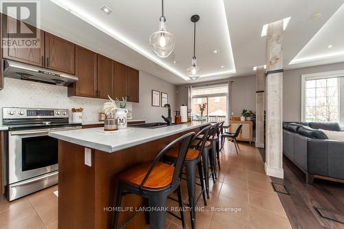 2 Zephyr Road, Caledon, ON - Indoor Photo Showing Kitchen With Upgraded Kitchen
